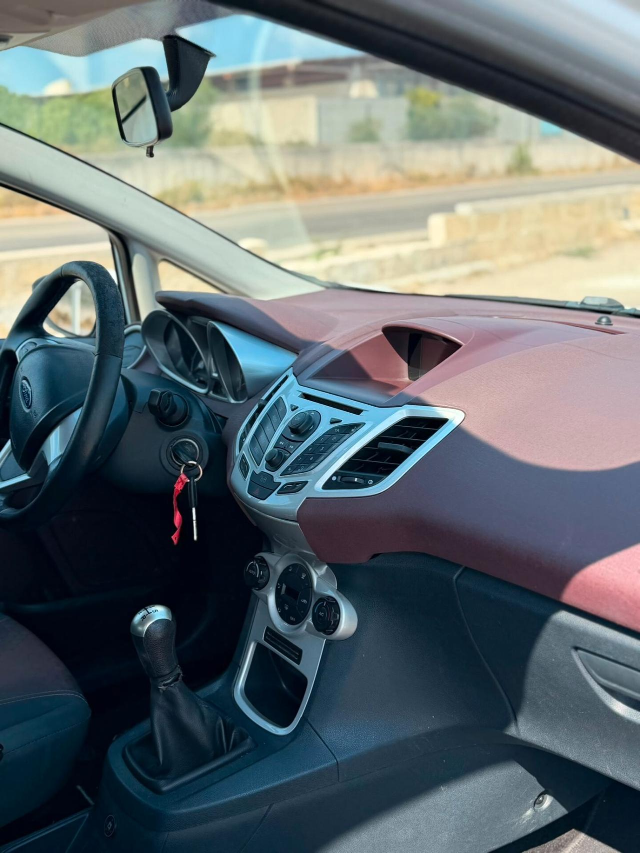 Ford Fiesta 1.4 5 porte Bz.- GPL Titanium