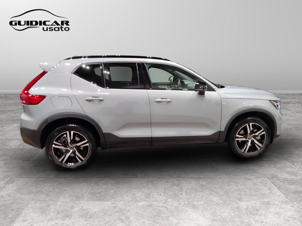 VOLVO XC40 2023 - XC40 2.0 b3 Plus Dark auto
