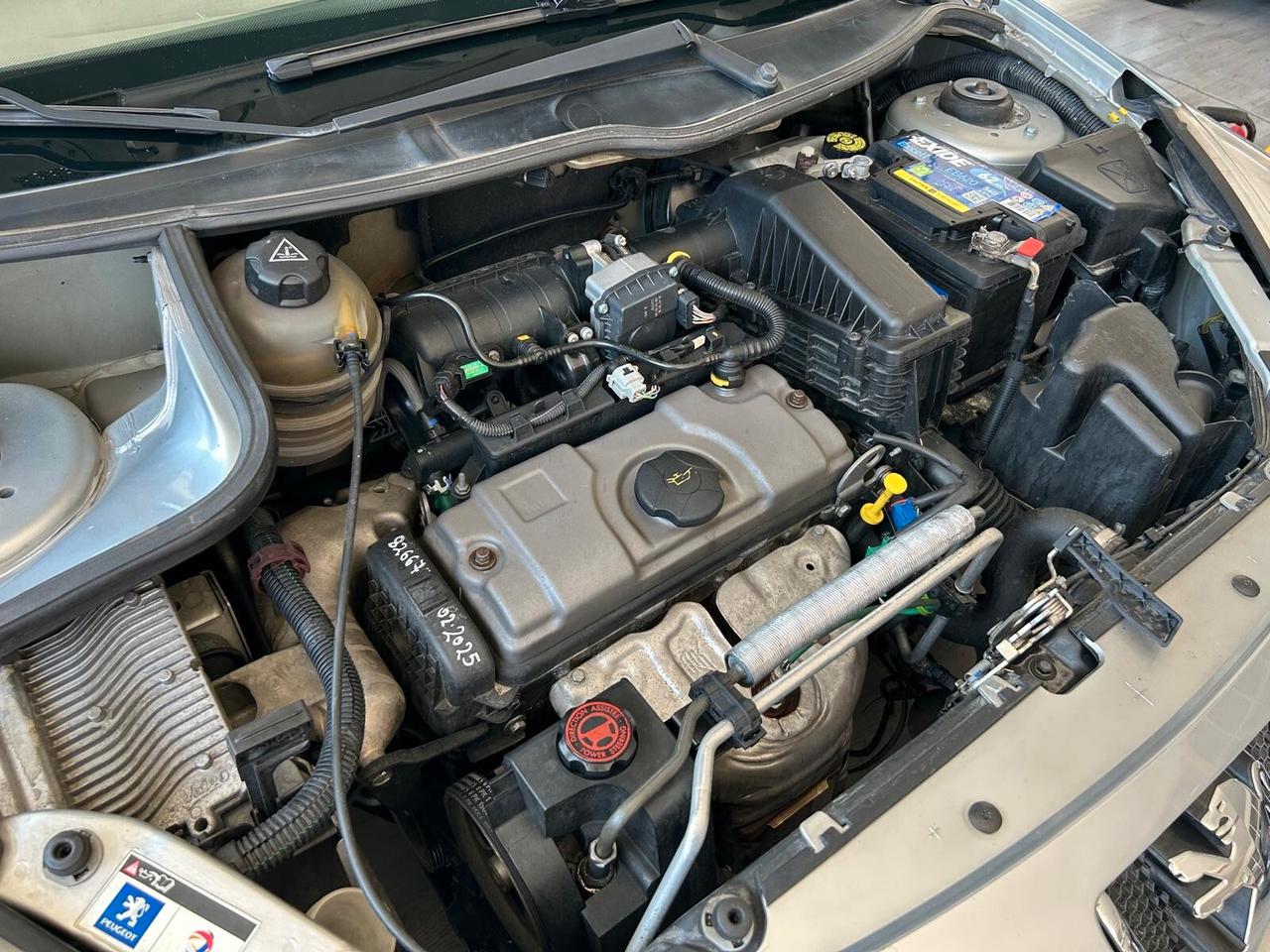 Peugeot 206 *206 PLUS 2010* 90.000KM*DISTRIBUZIONE FATTA* NEOPATENTATI* TAGLIANDO* ONESTA*