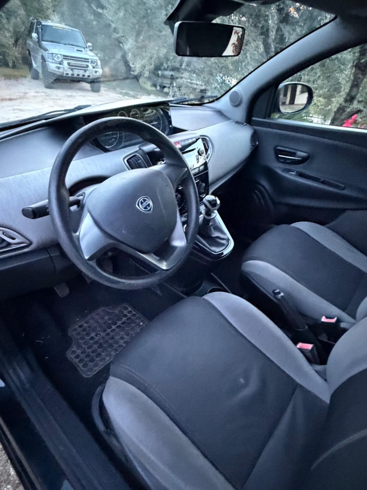 Lancia Ypsilon 1.2 69 CV 5 porte S&S Platinum