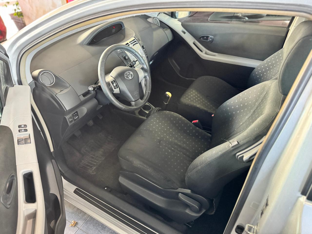Toyota Yaris 1.0 3 porte Sol