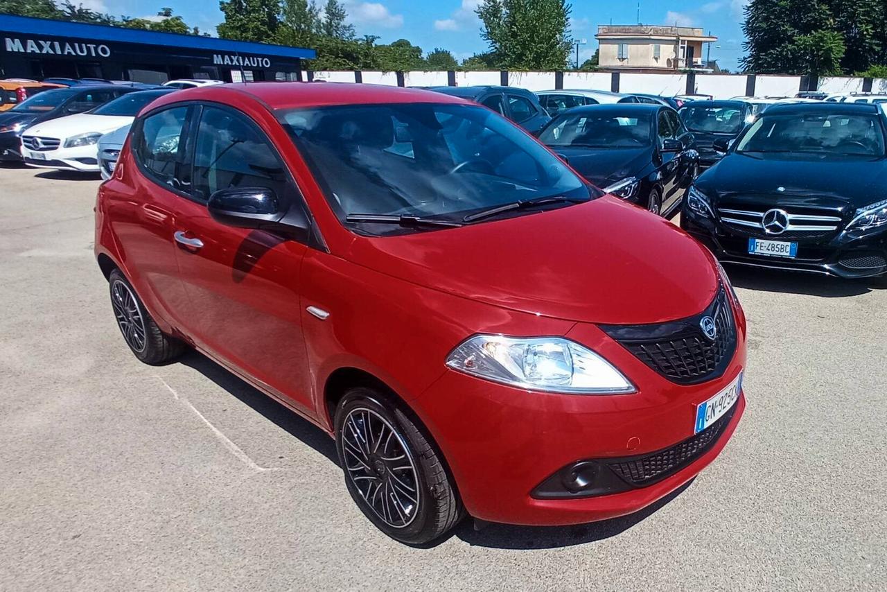 Lancia Ypsilon 1.0 Hybrid