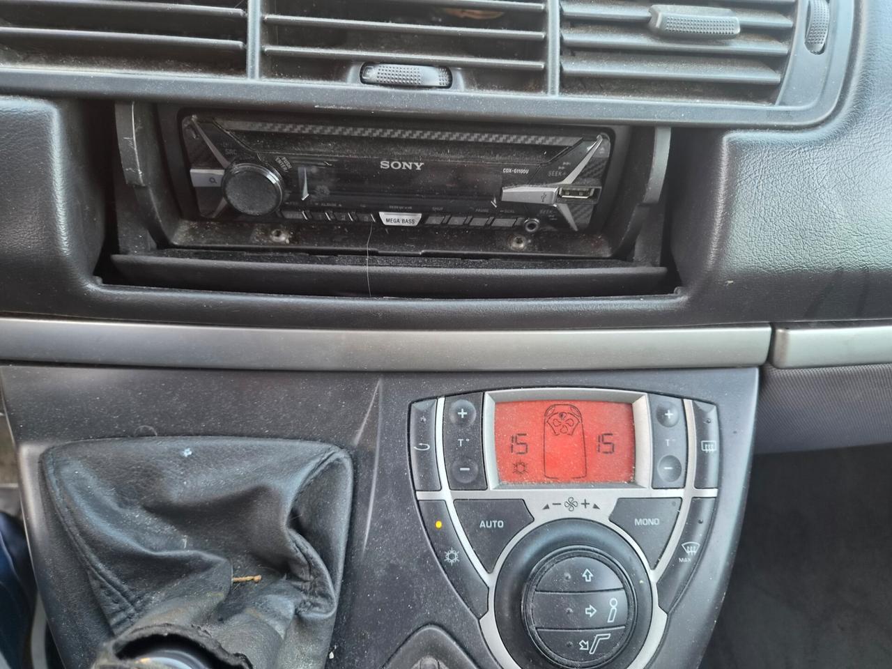 Peugeot 807 2.0 HDi S