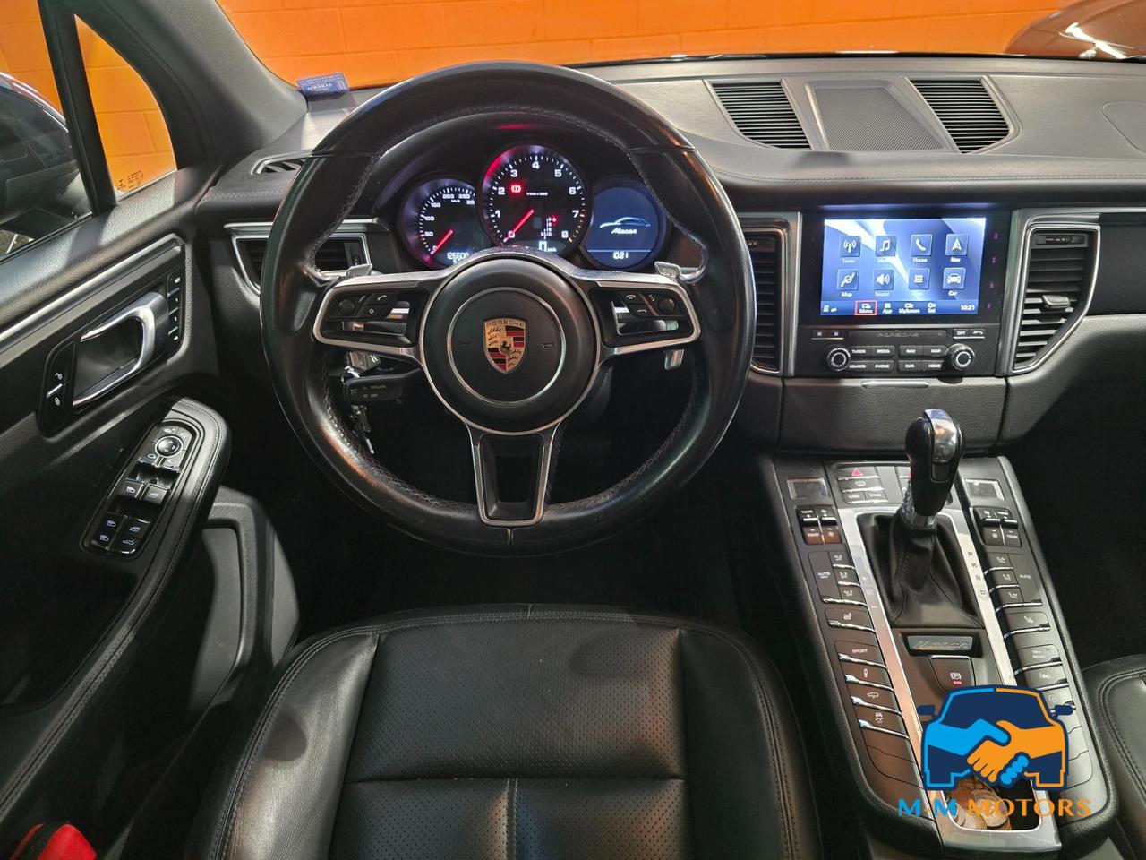 PORSCHE MACAN