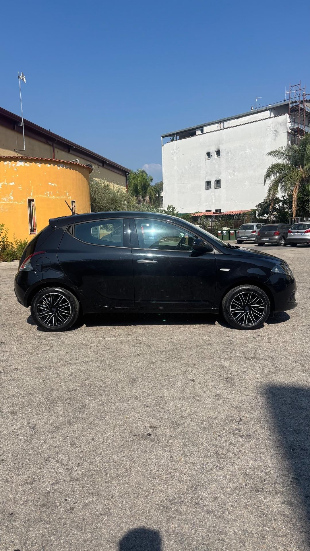 Lancia Ypsilon 1.0 FireFly 5 porte S&S Hybrid Gold Plus