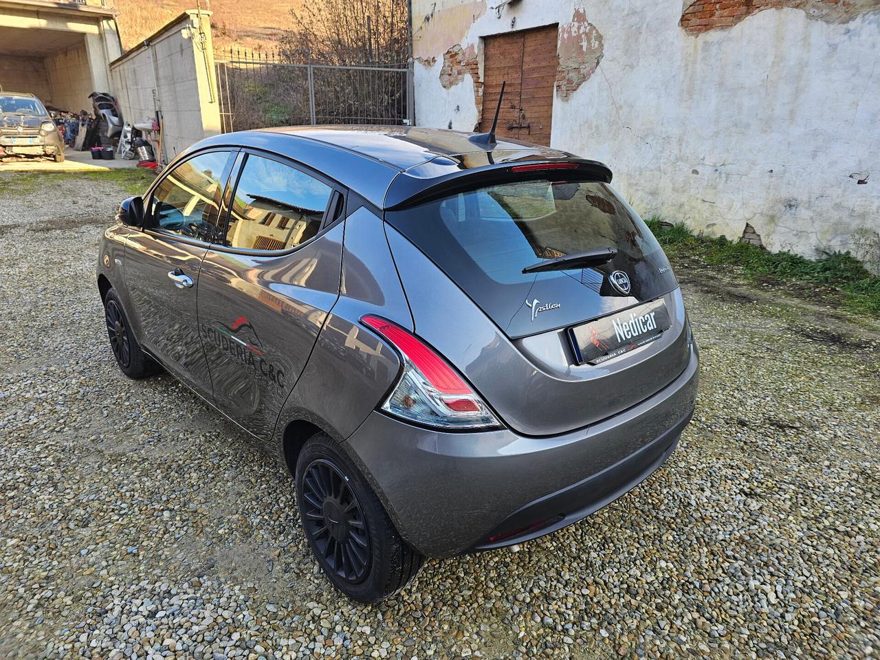 Lancia Ypsilon 1.0 S&S Hybrid Silver