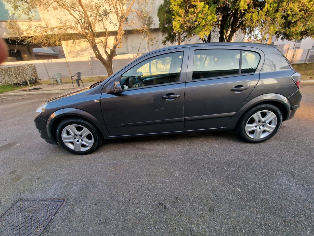 Opel Astra 1.6 16V VVT 5 porte Cosmo