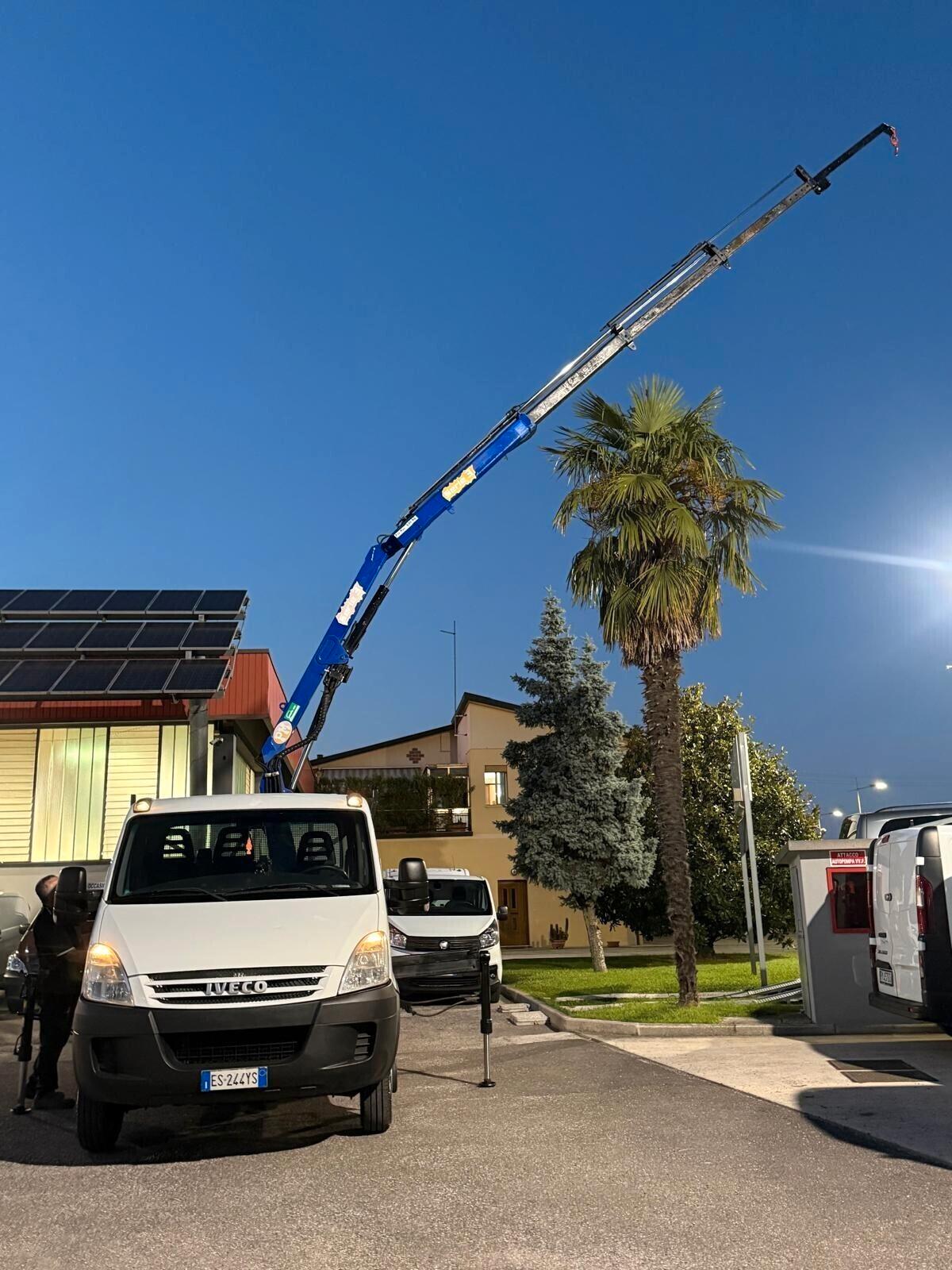 IVECO DAILY 35C 18 MOTORE 3.0 1 80 CV CASSONE DA 430 FISSO E GRU PM 3 ALTEZZA 10M