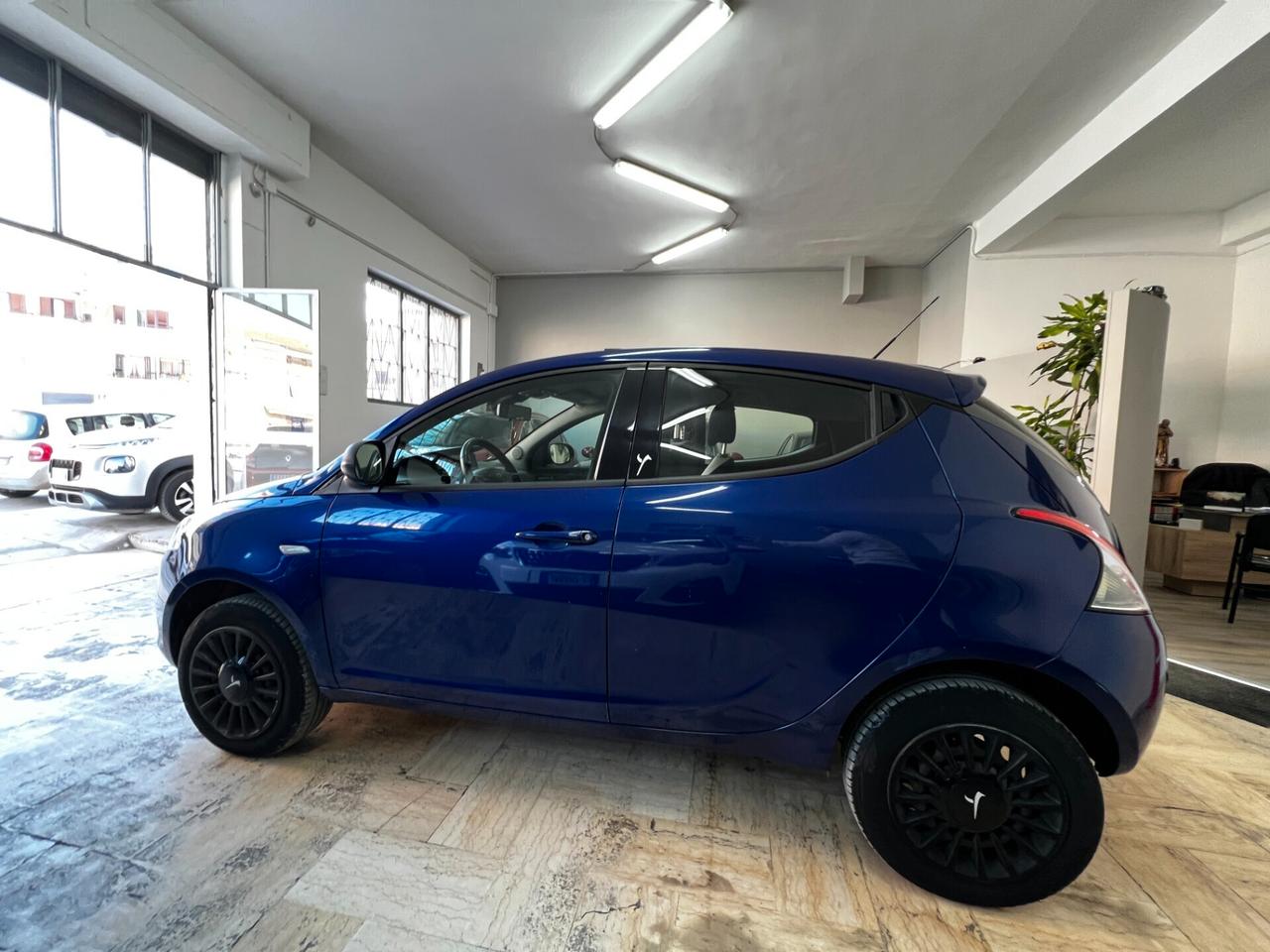 Lancia Ypsilon 0.9 TwinAir 85 CV 5 porte Metano Ecochic Gold