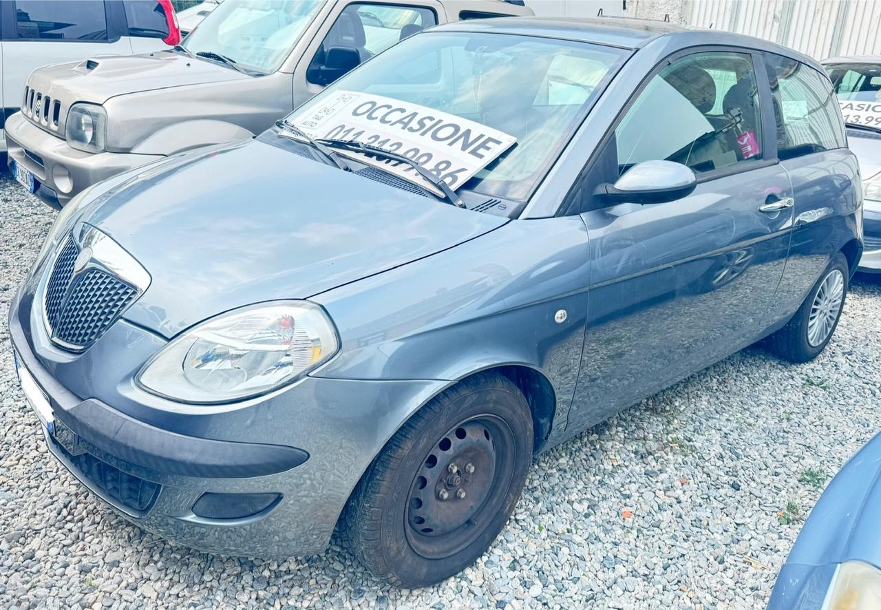Lancia Ypsilon 1.4 16V Argento