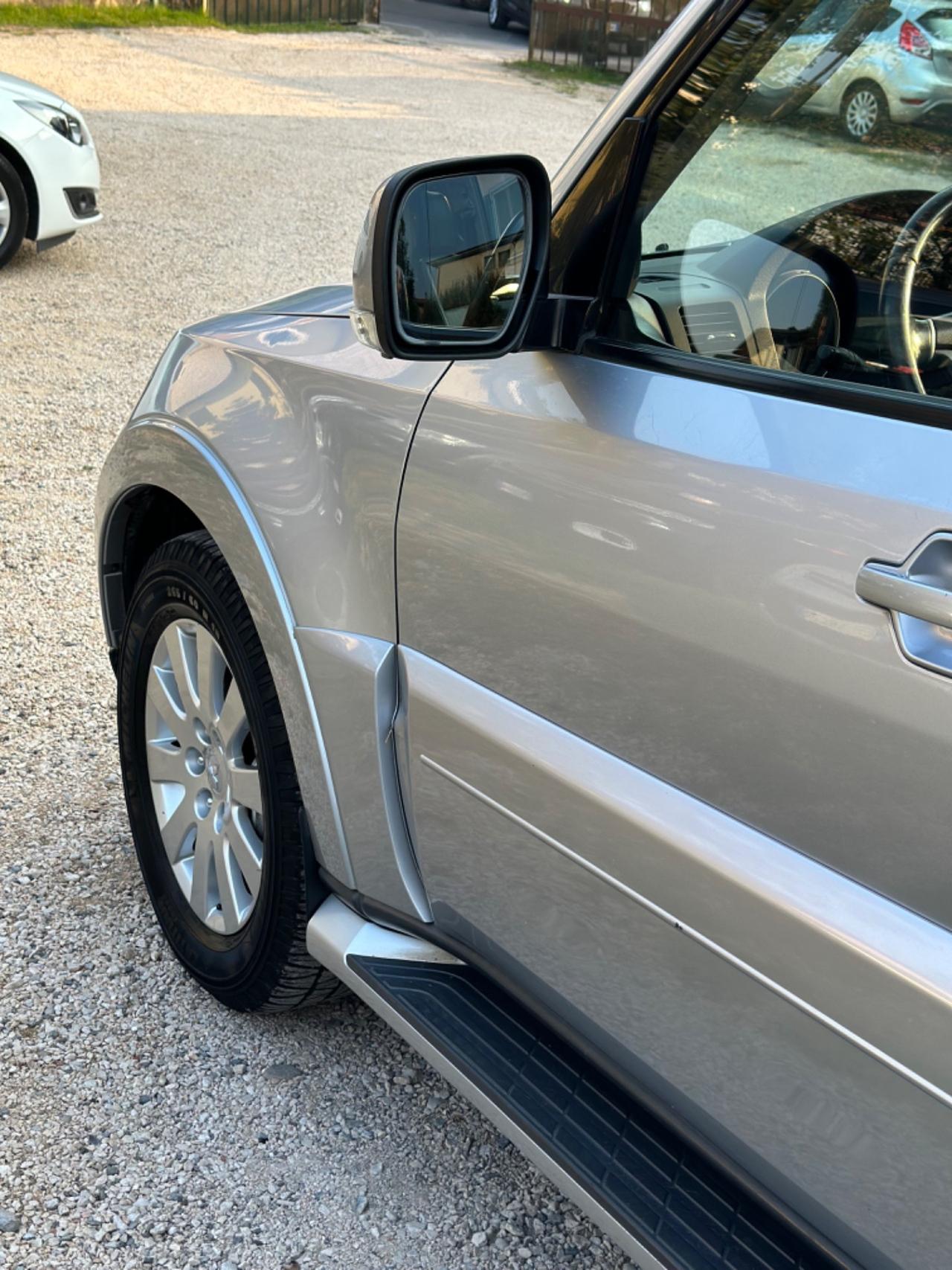 Mitsubishi PAJERO 3.2 DI-D 7POSTI TETTO 16V 5P INSTYLE