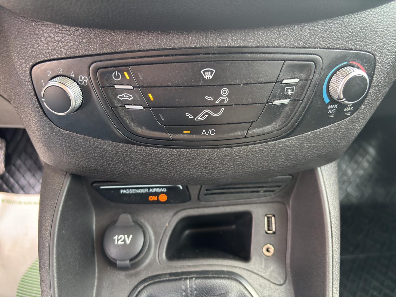 Ford Tourneo Courier 1.5 TDCI 95 CV Plus