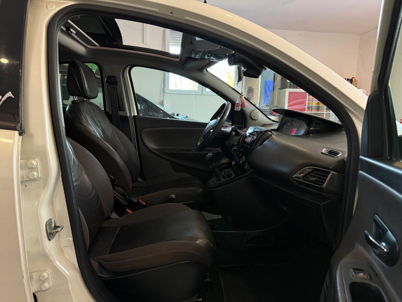 Lancia Ypsilon 0.9 BENZINA NEOPATENTATI