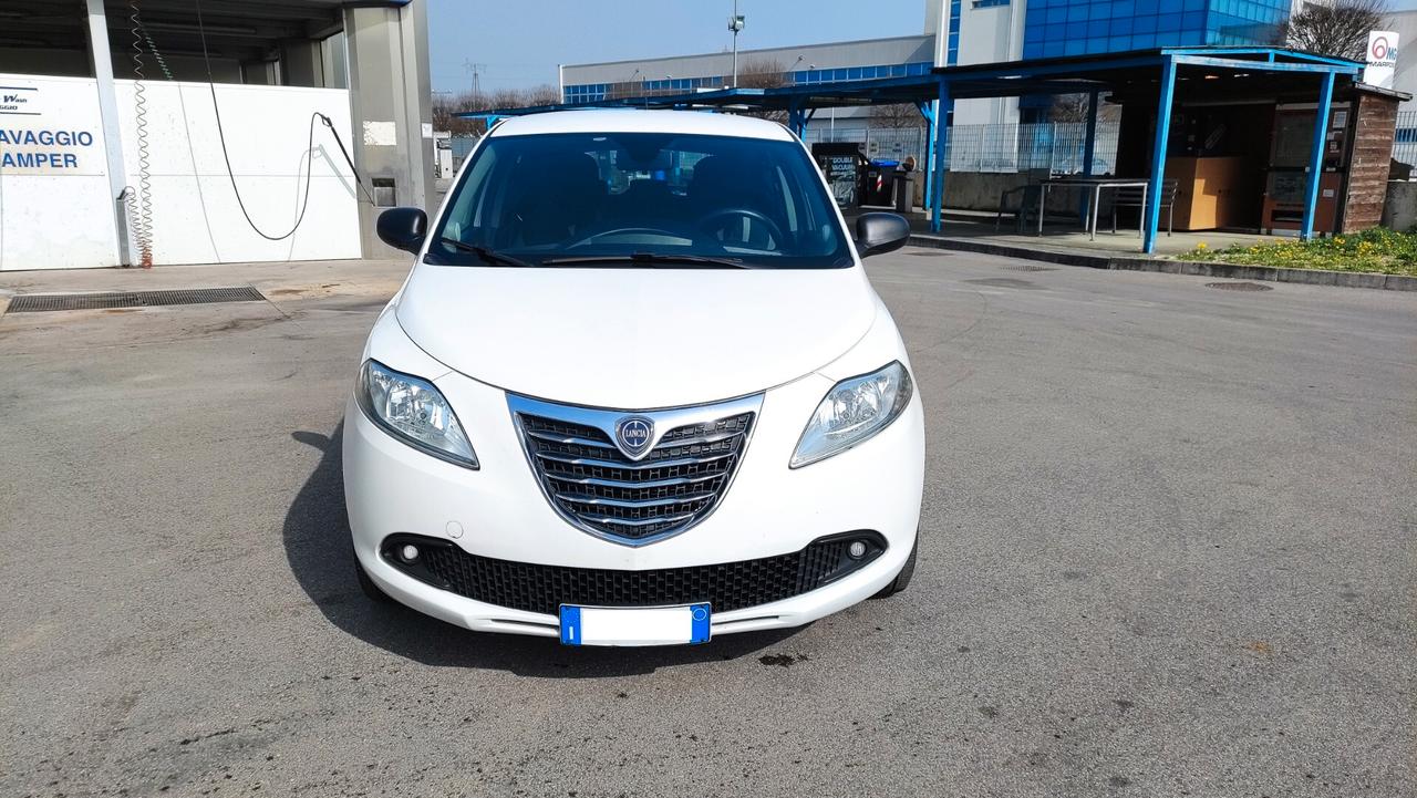 Lancia Ypsilon 1.3 MJT 95CV 5 porte NEOPATENTATI - 2015