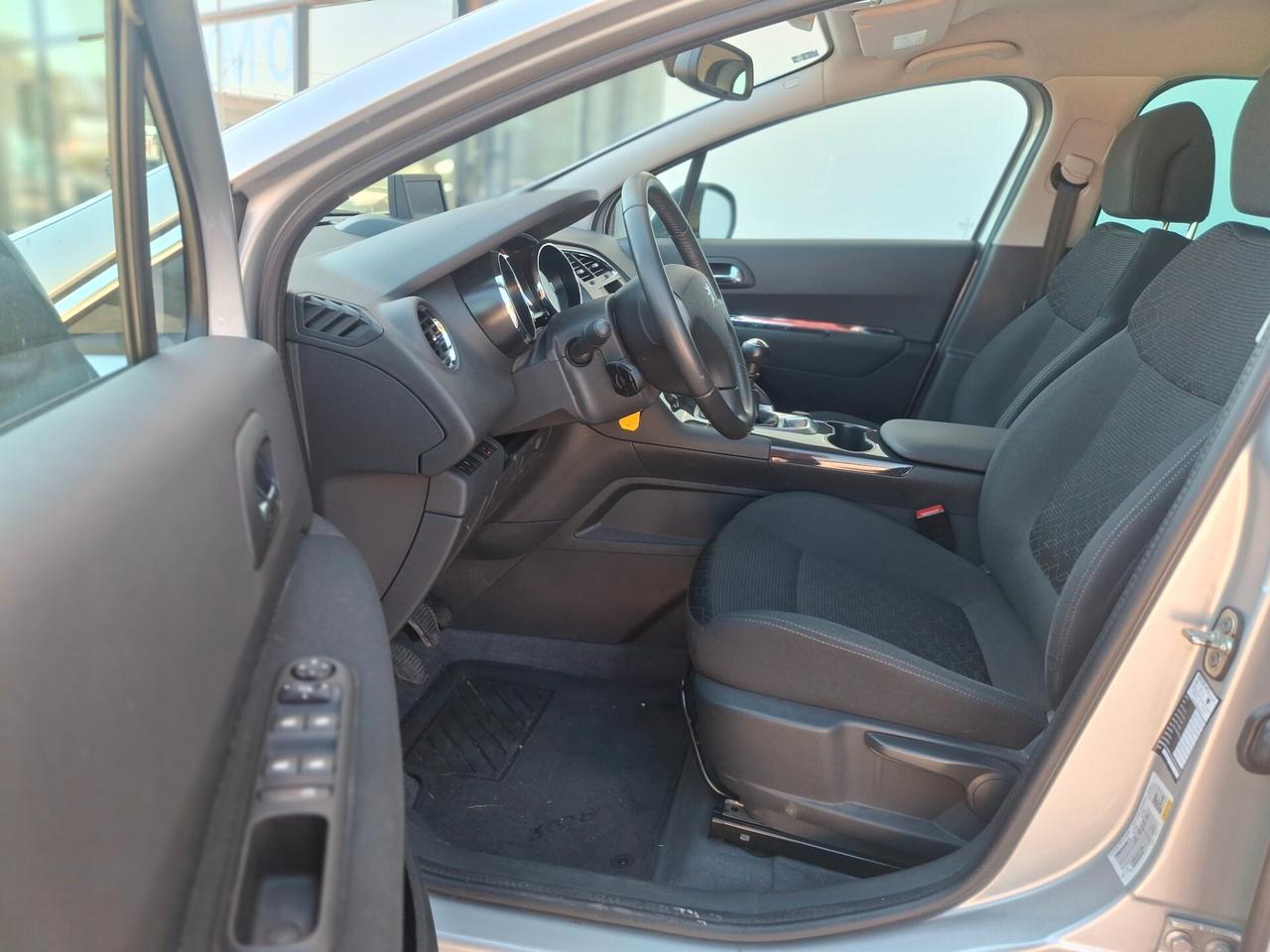 Peugeot 3008 , 1.6HDi Allure