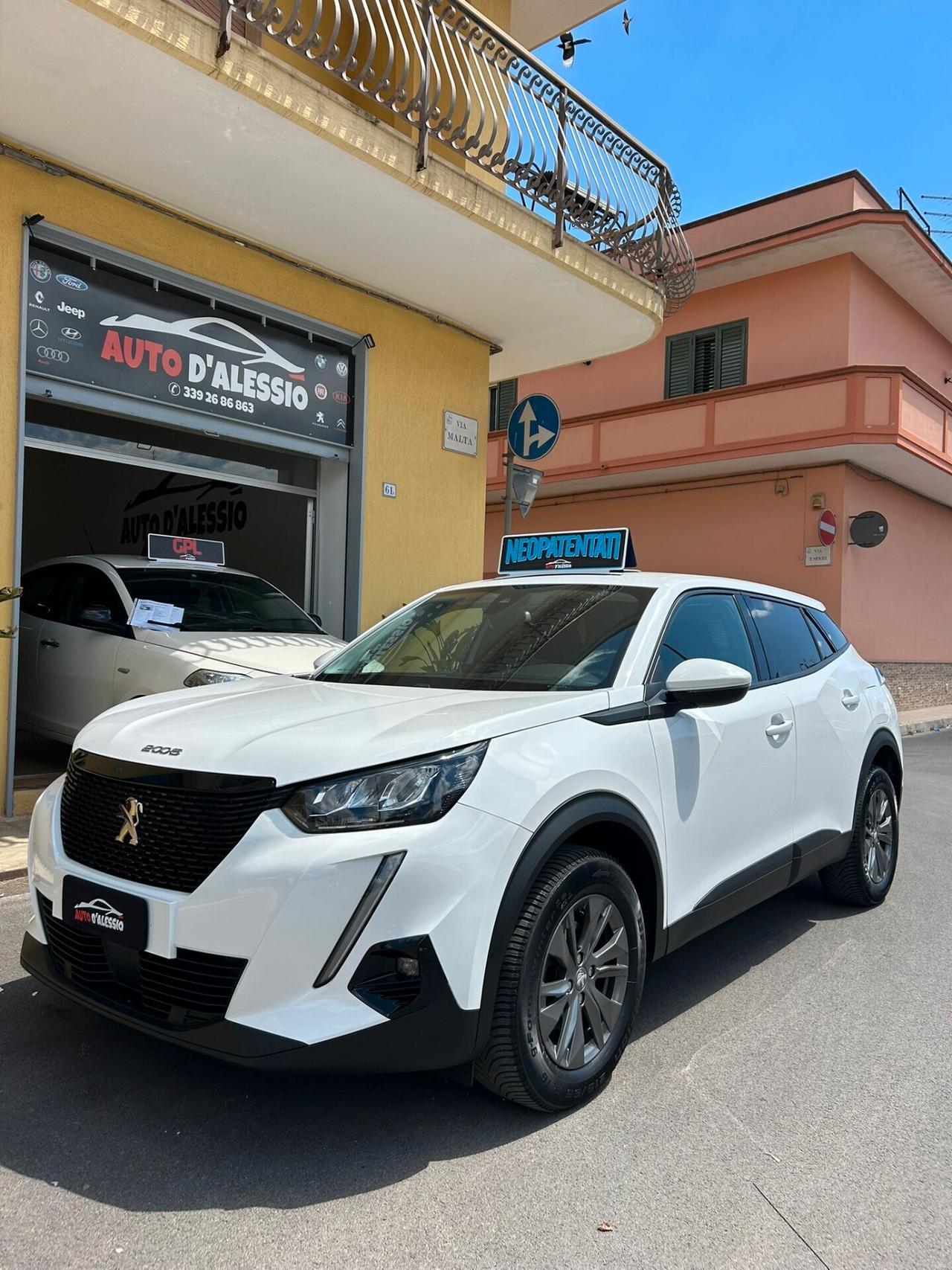 Peugeot 2008 BlueHDi 100 S&S Allure Navi Pack