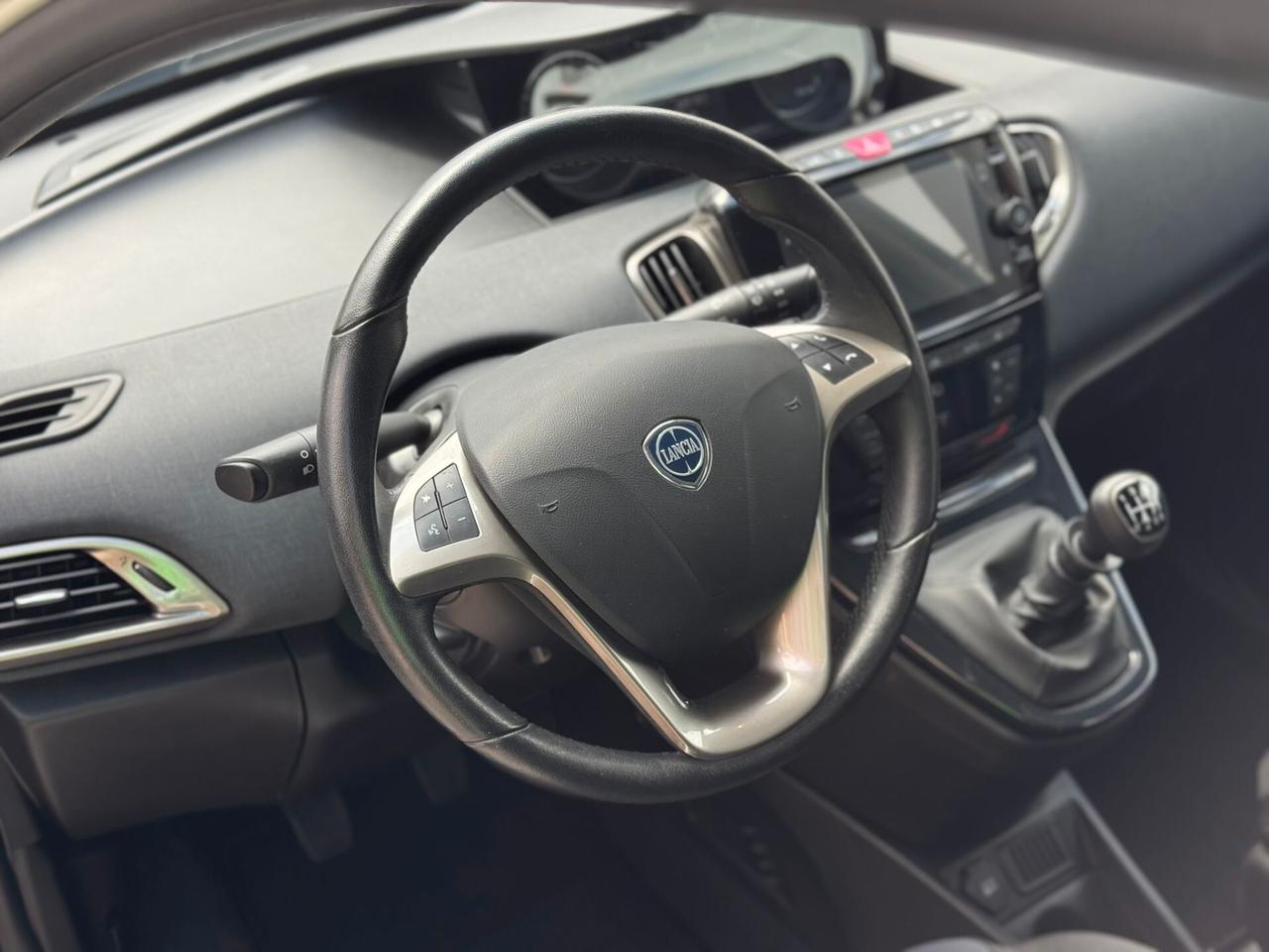 Lancia Ypsilon 1.0 FireFly 5 porte S&S Hybrid Gold