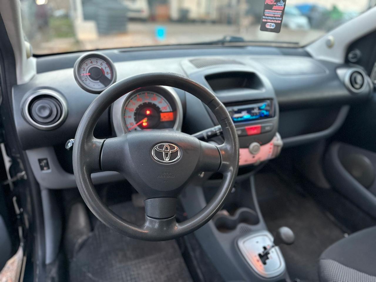 Toyota Aygo 1.0 12V VVT-i 5 porte Sol Connect Red Edition