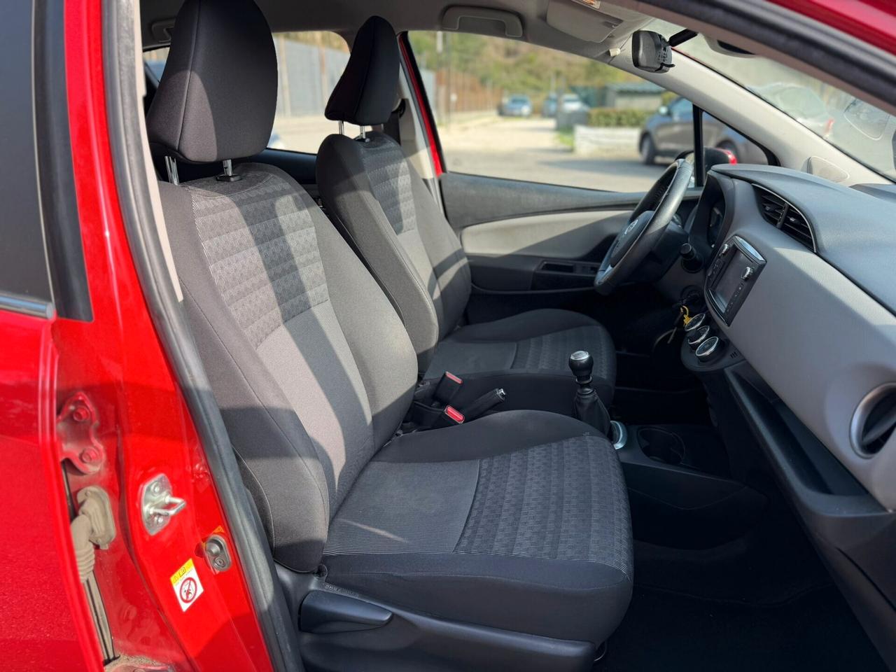 Toyota Yaris 1.3 5 porte trend red edition