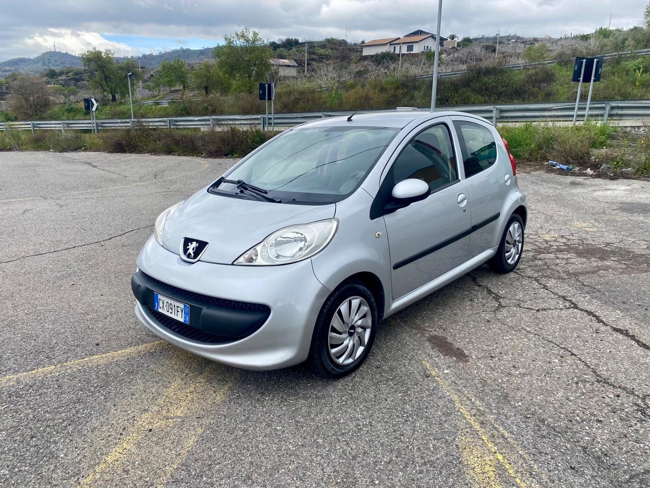 Peugeot 107 1.0 68CV 5p. Benzina