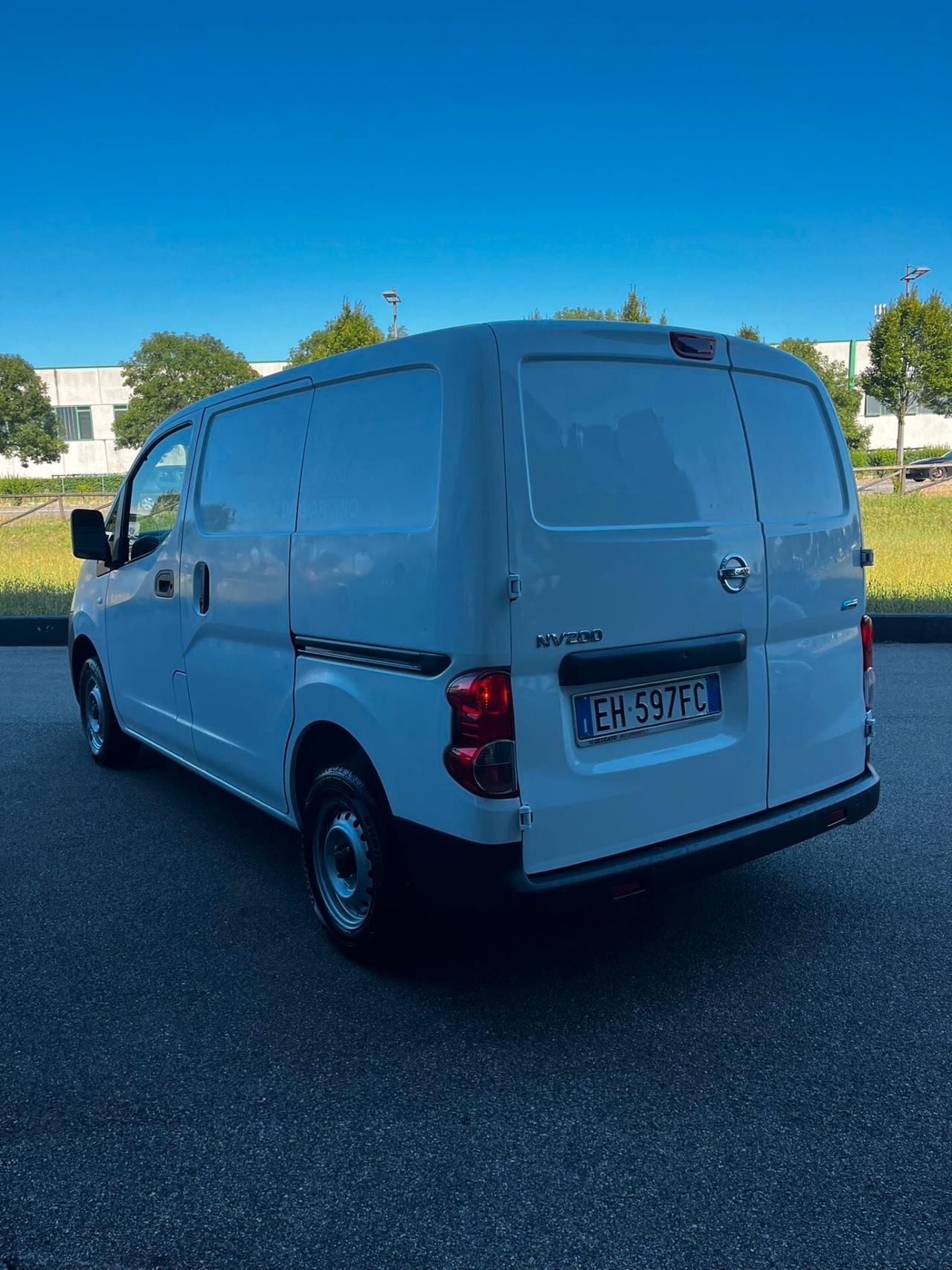 NISSAN NV200