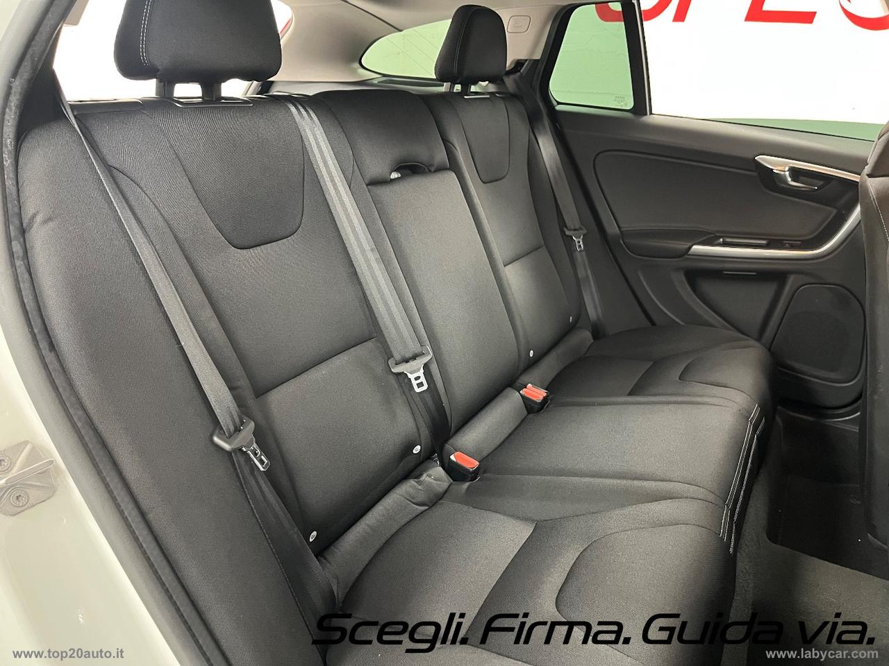 VOLVO V60 Cross Country D3 Geartronic Momentum