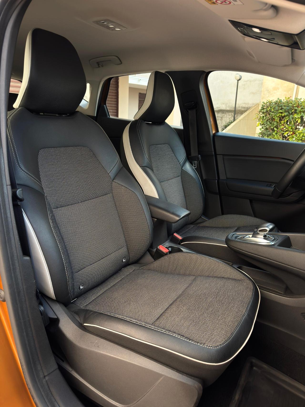 Renault Captur 1.6 Plug-in Hybrid E-Tech 160 cv Initiale Paris