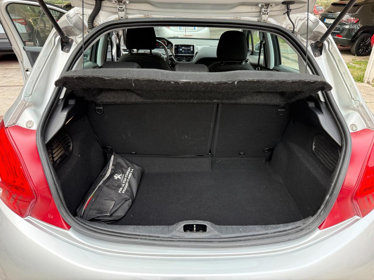 Peugeot 208 1.4 HDi 68 CV 5 porte Allure OK NEOPATENTATI