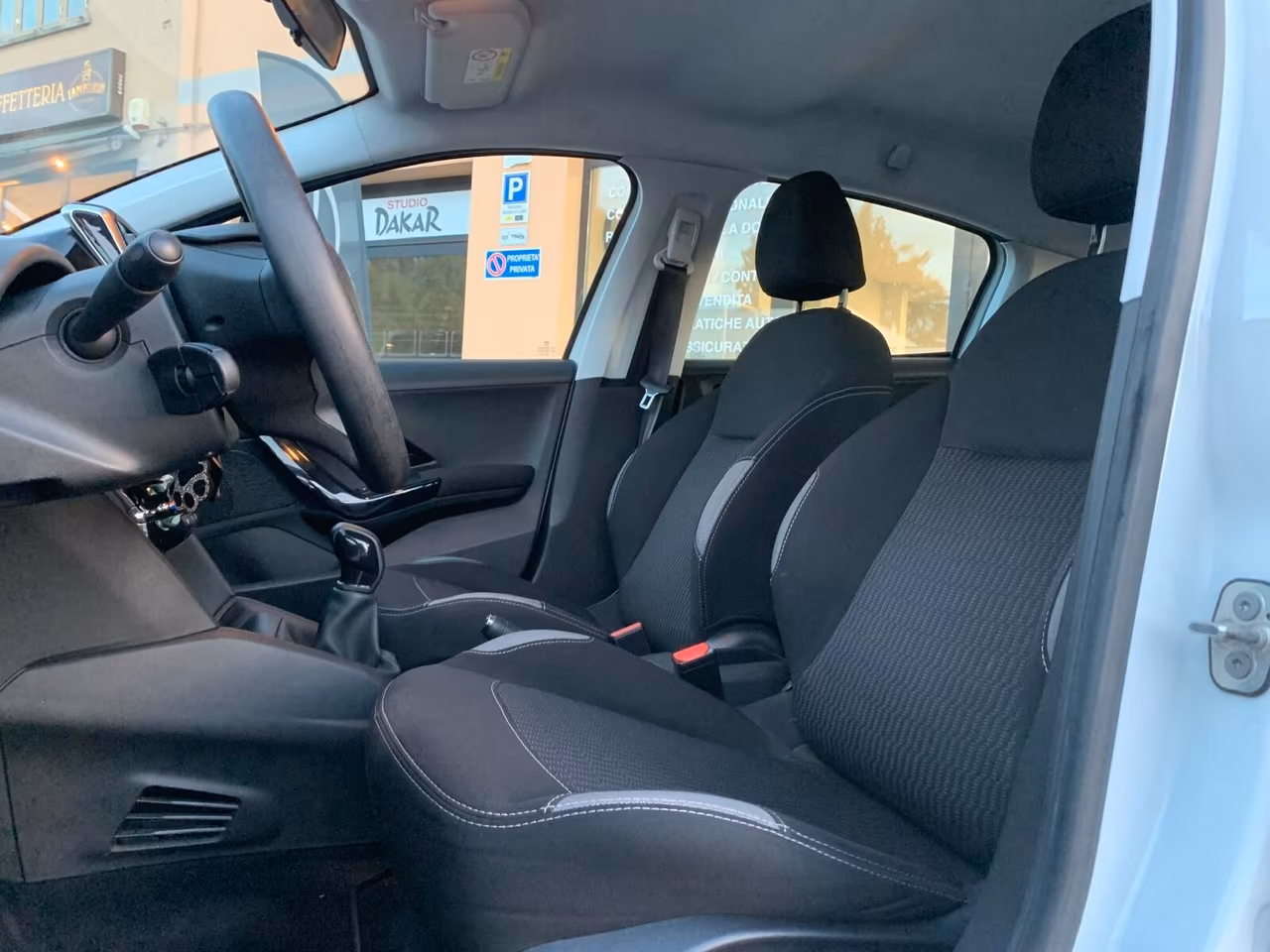 Peugeot 208 5 porte NEOPATENTATI