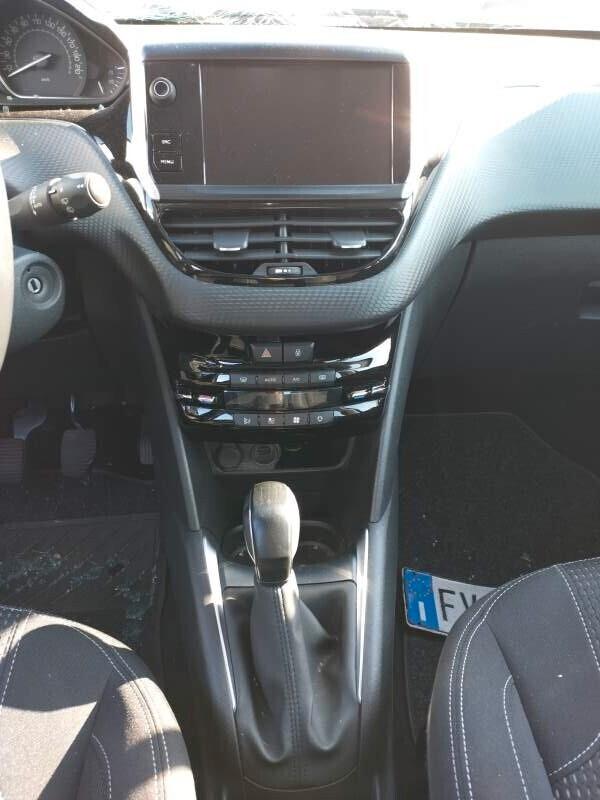Peugeot 208 PureTech 82 5 porte Allure