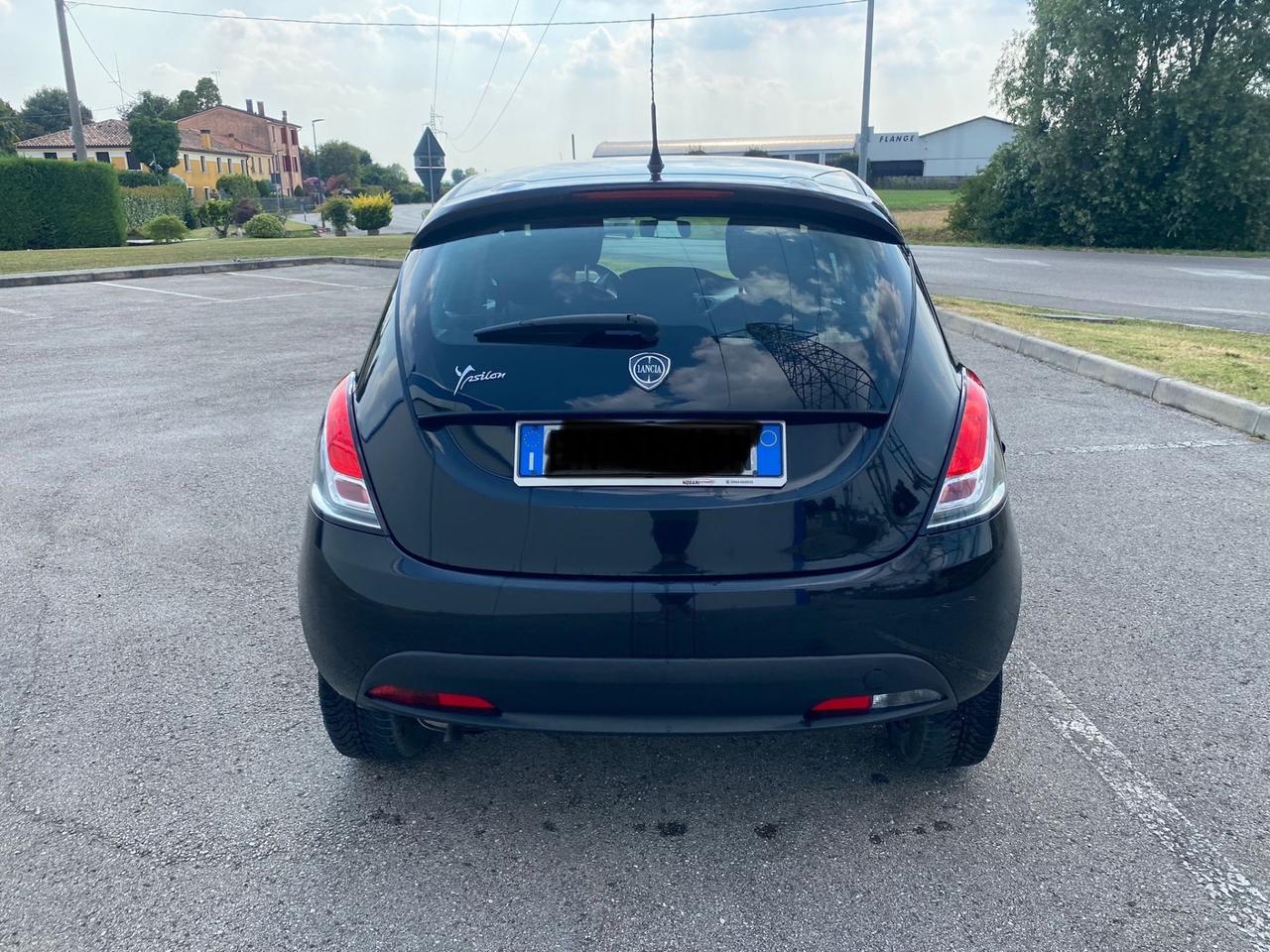 Lancia Ypsilon 1.2 69 CV 5 porte GPL Ecochic Silver