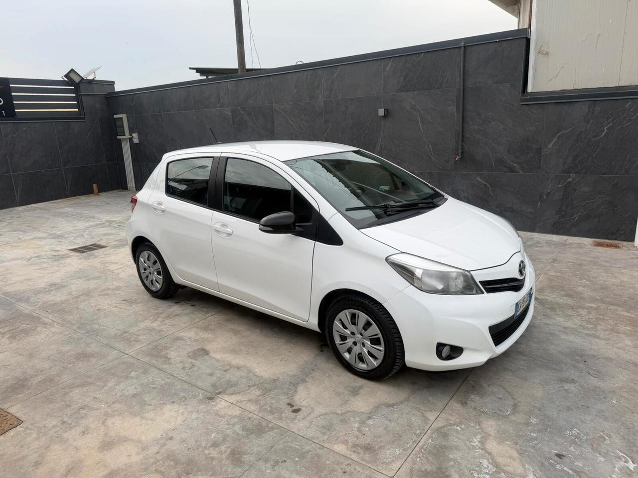 Toyota Yaris 1.0 5 porte Lounge