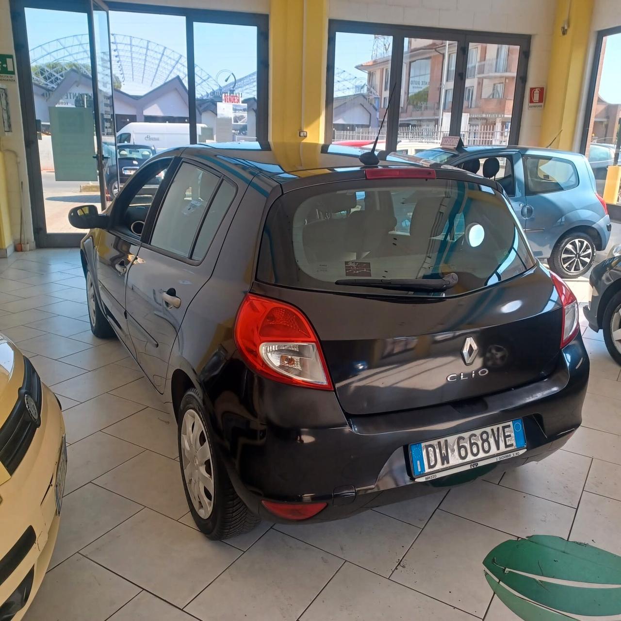128.548KM CLIO 1.2 PERFETTA OK NEOPATENTATI