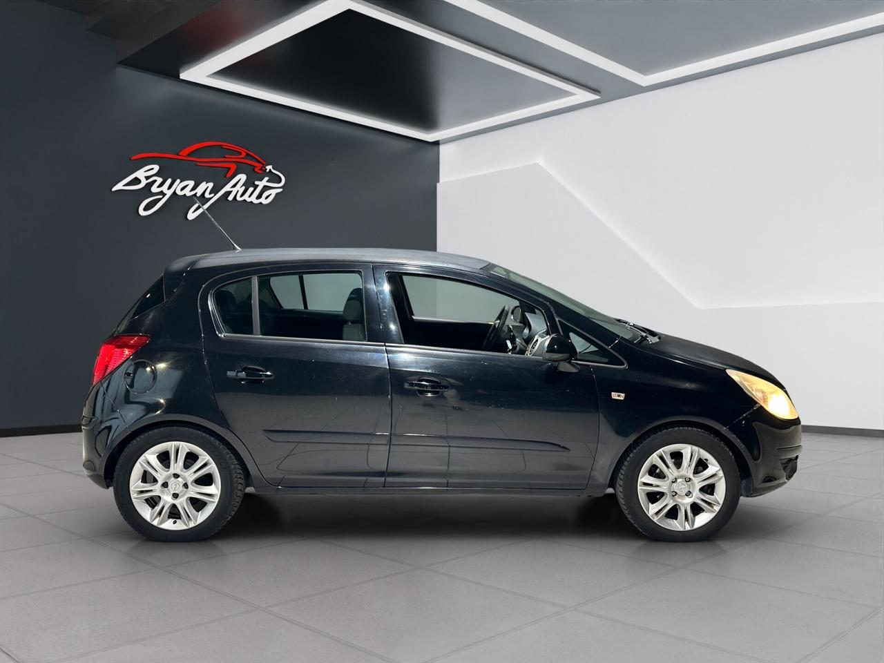 Opel Corsa 1.2 COSMO 5P GPL