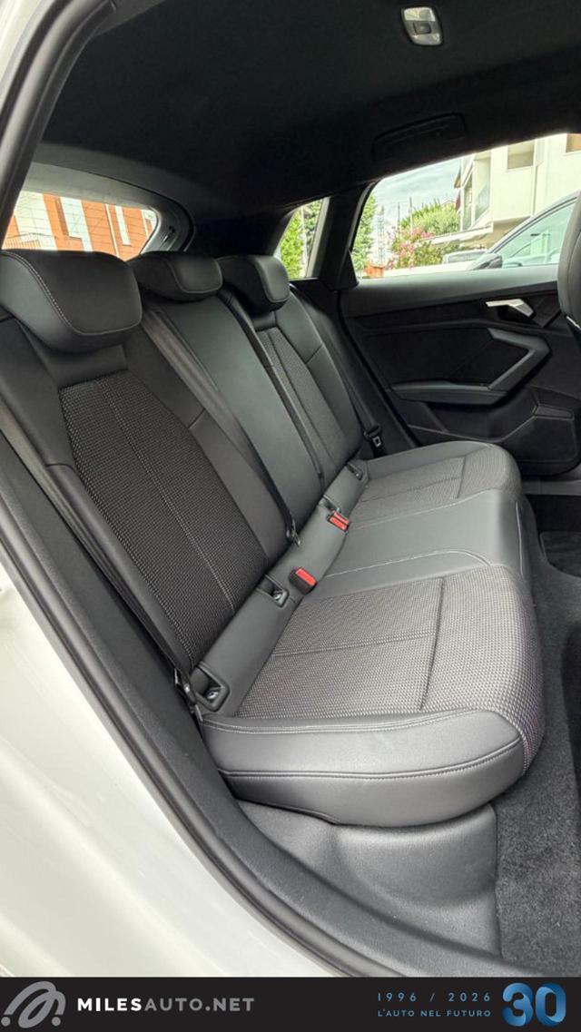 AUDI A3 30 g-tron S tronic S line Edition Matrix ACC