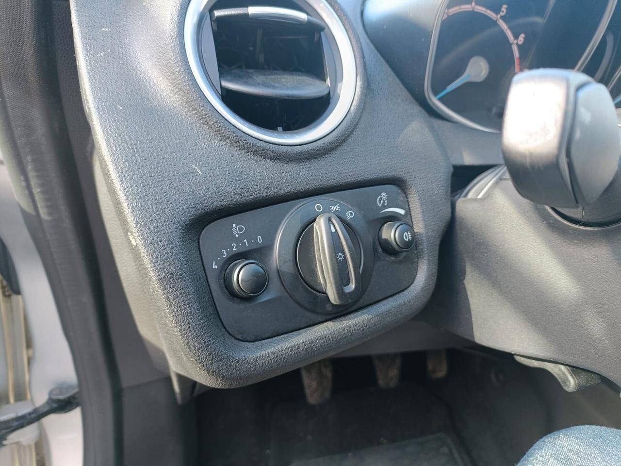 Ford Fiesta 1.2 60CV 5 porte Business OK NEOPATENTATI