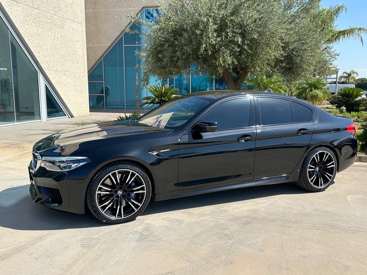 BMW M5 4.4 V8 600cv possibilità noleggio no scoring