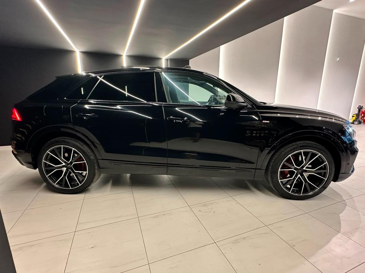 Audi Q8 50 TDI 286 CV quattro 3x S Line Full 2020