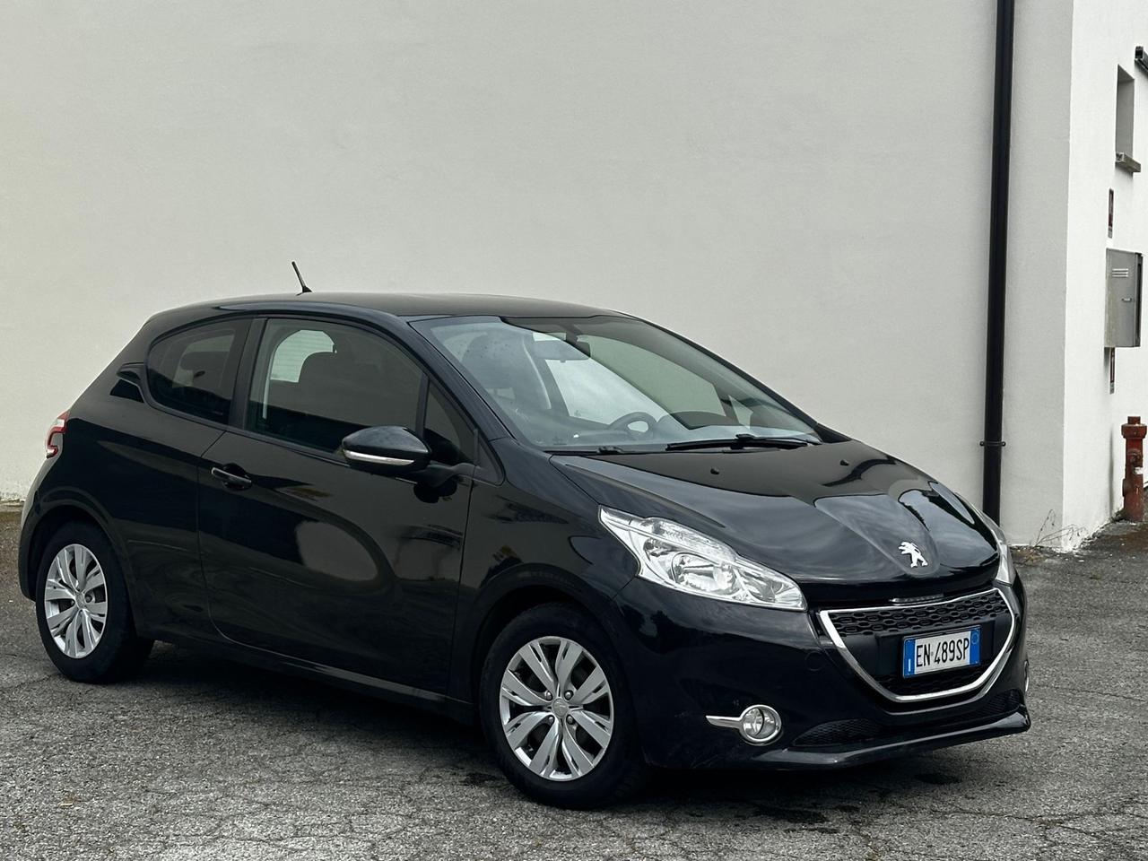 Peugeot 208 1.4 HDi 68 CV 3 porte Allure