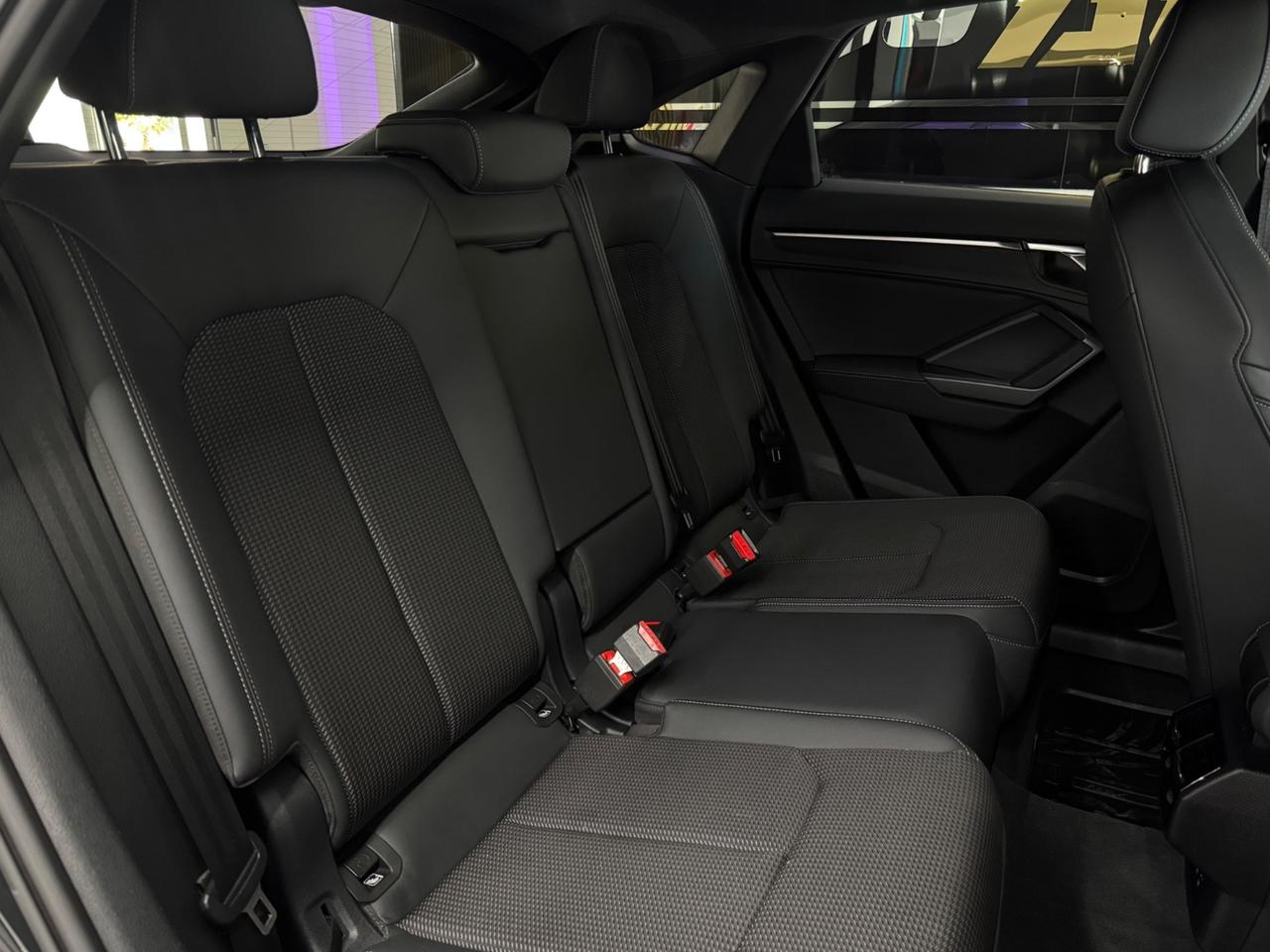 Audi Q3 2.0 TDI S-Tronic S-Line Identity Black