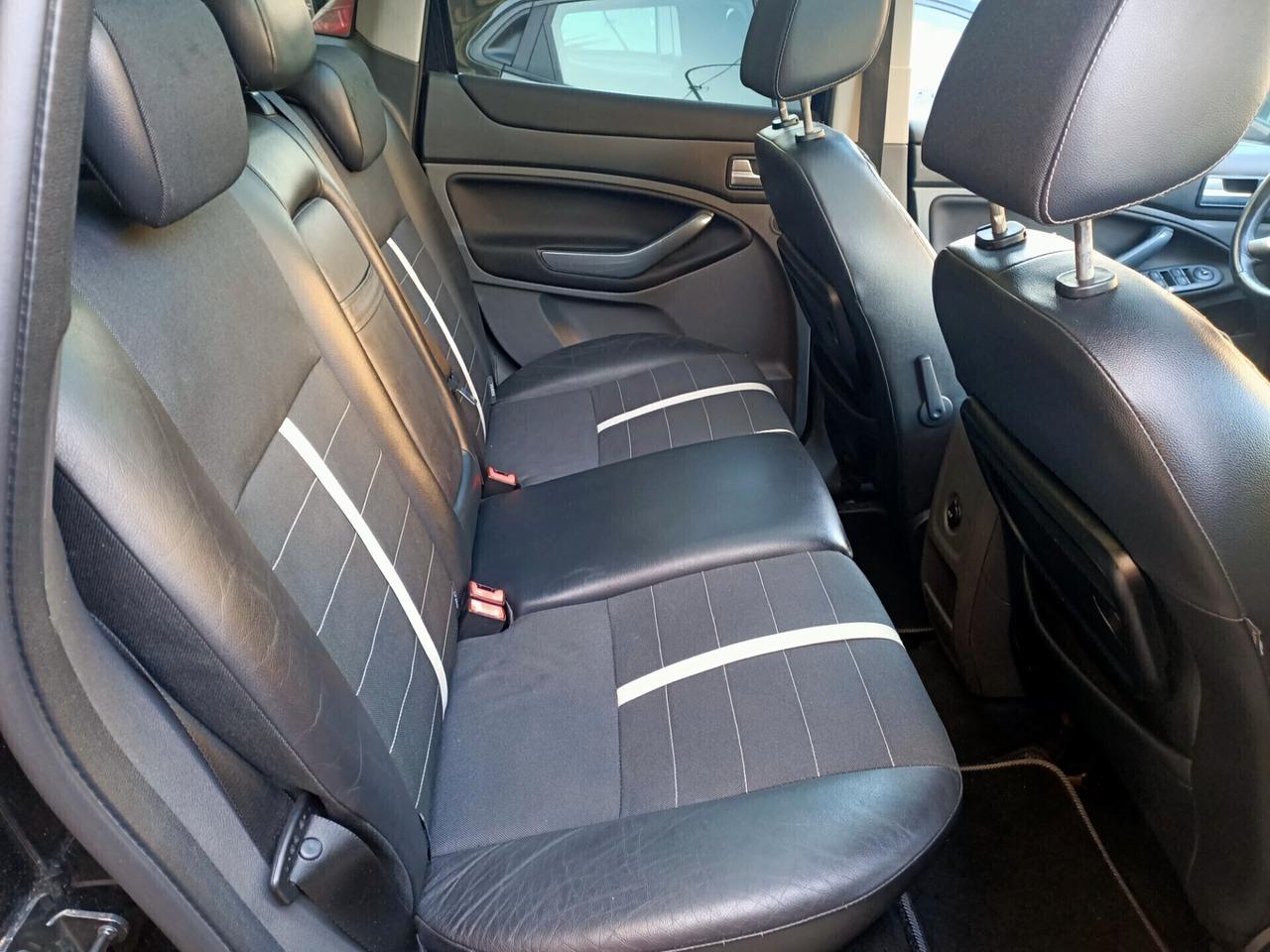 Ford Kuga 2.0 TDCi 136 CV tagliandata con distribuzione effettuata 2009 tetto panoramico