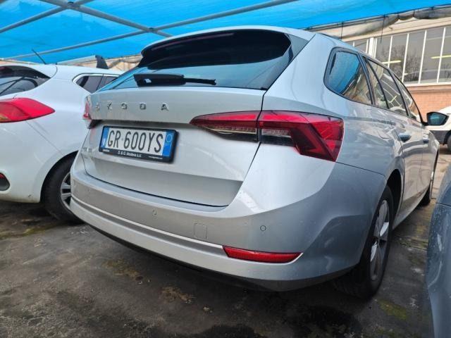 SKODA Octavia 2.0 TDI EVO SCR DSG Wagon Executive Navi LED UniPr