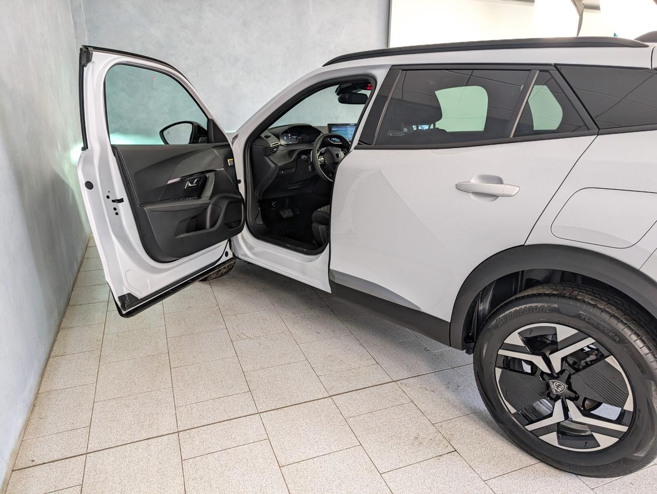Peugeot 2008 1.2 Hybrid 145cv e-dcs6 Allure