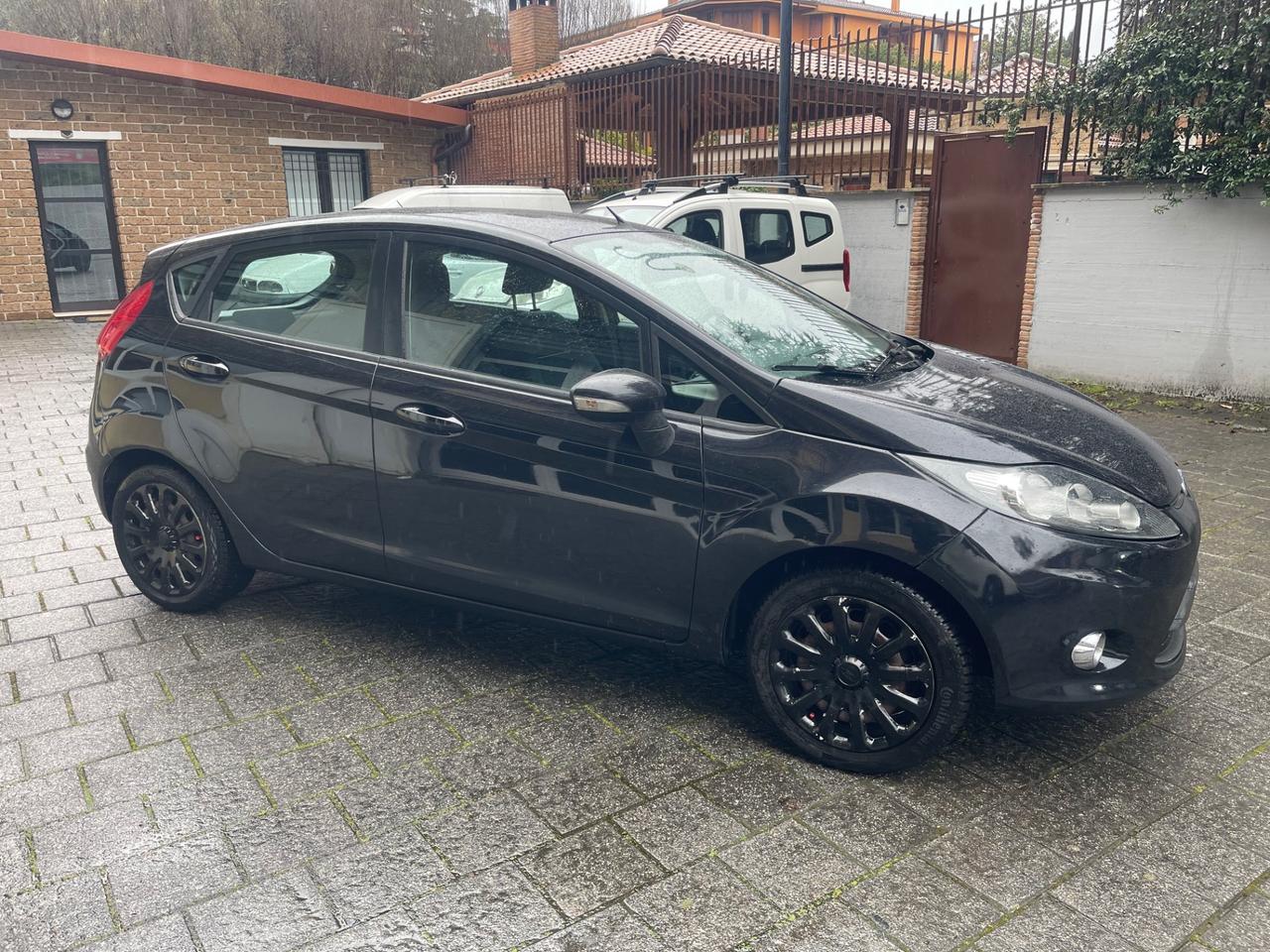 Ford Fiesta 1.4 16V 5p. Bz.- GPL Titanium Bs.