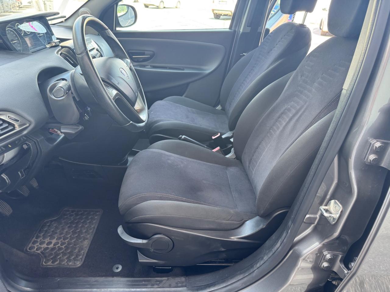 Lancia Ypsilon 1.2 69 CV Silver
