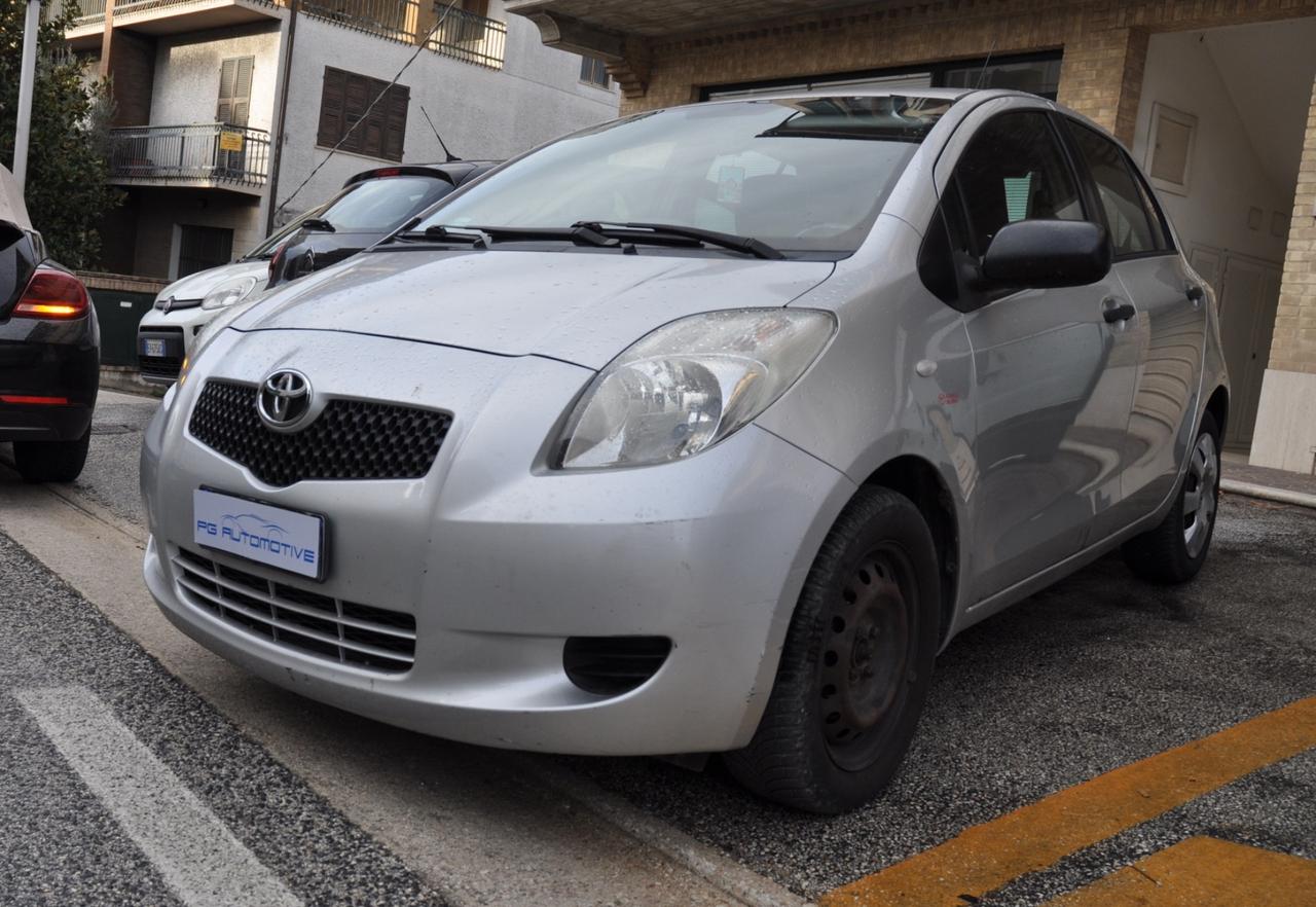 Toyota Yaris 1.0 5 porte NEOPATENTATI