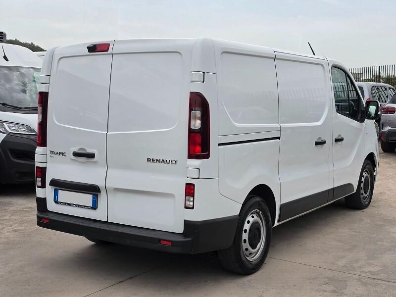 RENAULT Trafic T27 2.0 dCi 150 L1H1 TOUCH 8 CAM 23