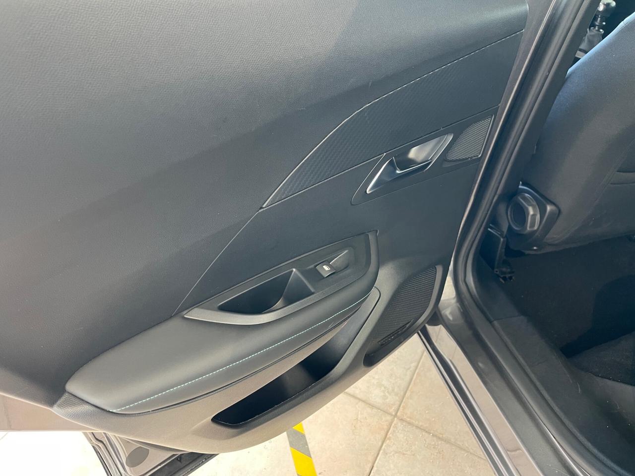 Peugeot 2008 PureTech 100 S&S Allure-NO VINCOLO DI FINANZIAMENTO