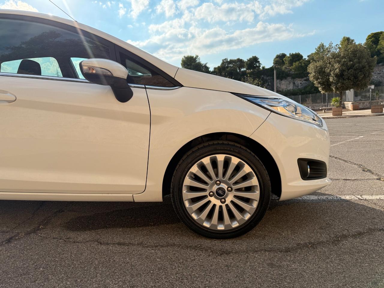 Ford Fiesta TITANIUM/1.6 95CV/LED/CERCHI 16"
