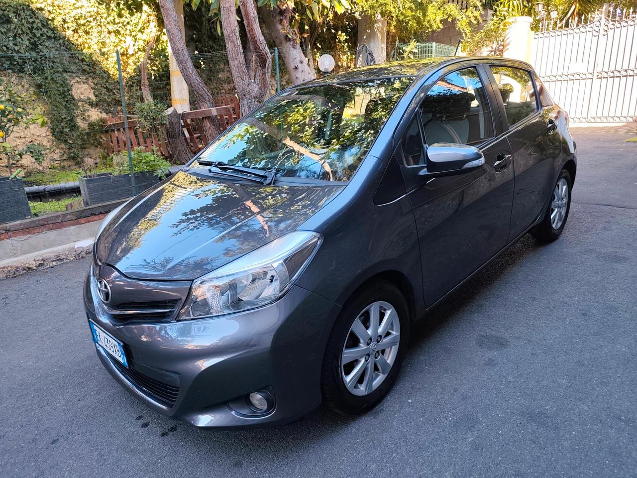 Toyota Yaris 1.3 5 porte Lounge 2012